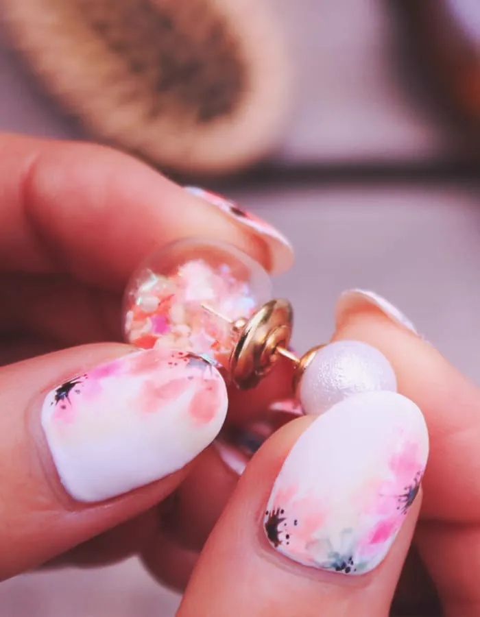 Professional  gel manicure service Mumbai
