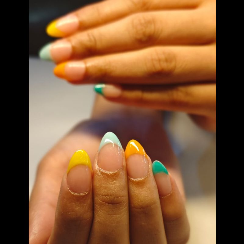 Marble effect nail design technique